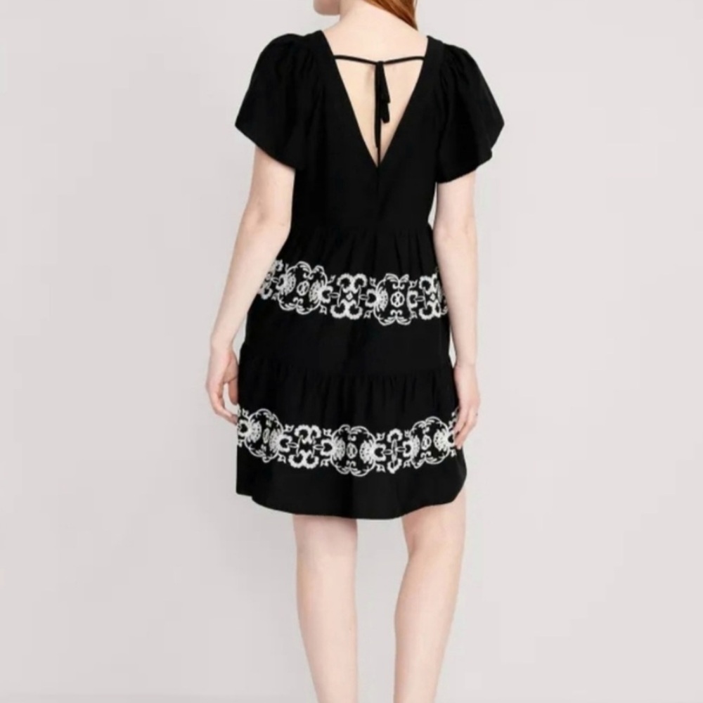 Old Navy Embroidered V Neck Swing Tiered Dress Black Medium Tall - Picture 3 of 10